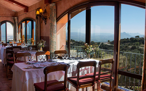 vista interior del restaurante campo de golf