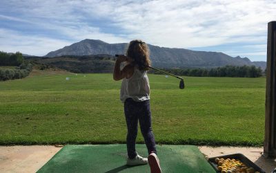 El golf ya forma parte de la programación escolar de los alumnos de primaria de Antequera